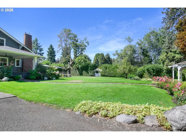 $1,099,000 | 850 East Beacon Drive, Eugene, OR 97404