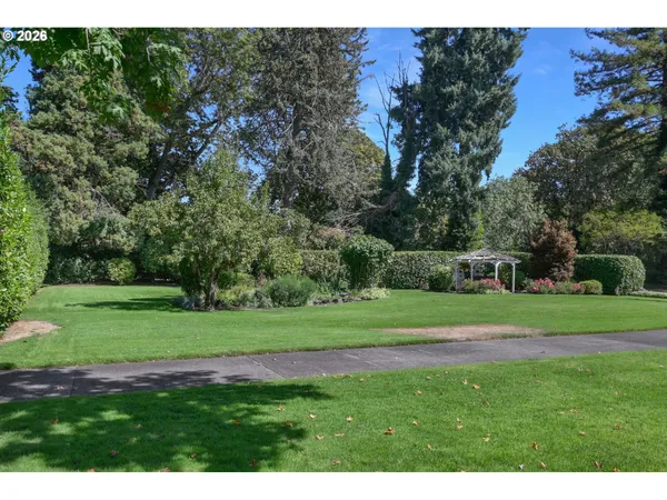 $1,099,000 | 850 East Beacon Drive, Eugene, OR 97404