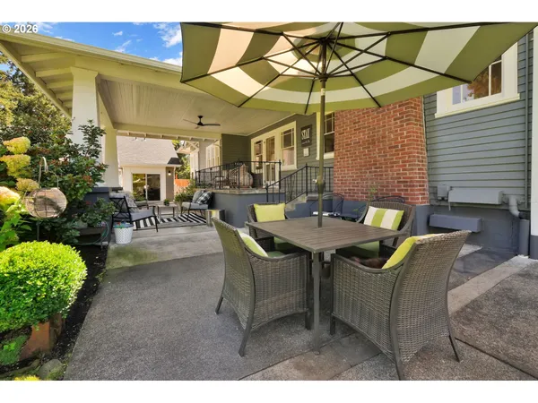 $1,099,000 | 850 East Beacon Drive, Eugene, OR 97404