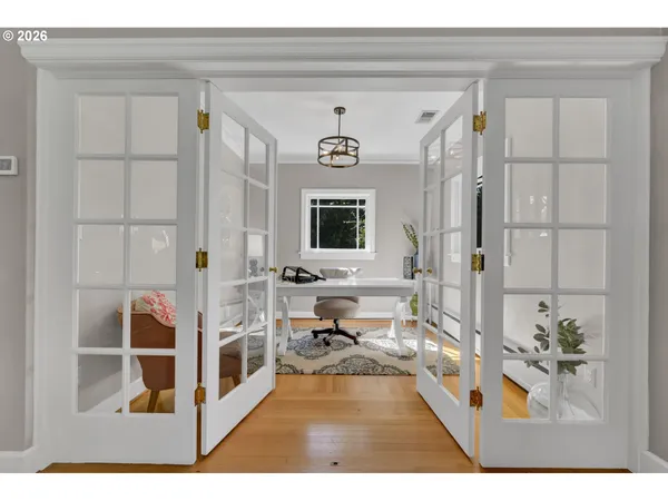 $1,099,000 | 850 East Beacon Drive, Eugene, OR 97404