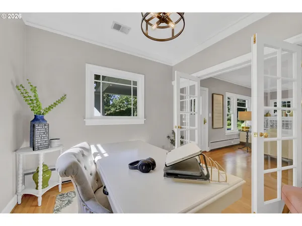 $1,099,000 | 850 East Beacon Drive, Eugene, OR 97404