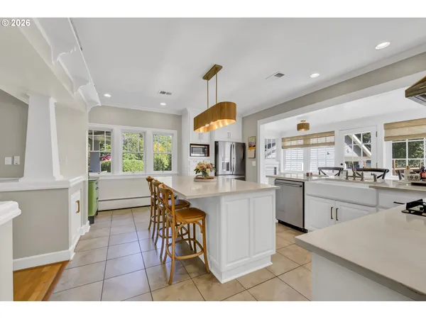 $1,099,000 | 850 East Beacon Drive, Eugene, OR 97404