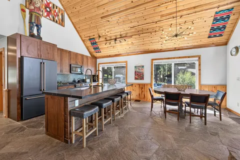 $1,695,000 | 15205 Point Drive, Truckee, CA 96161