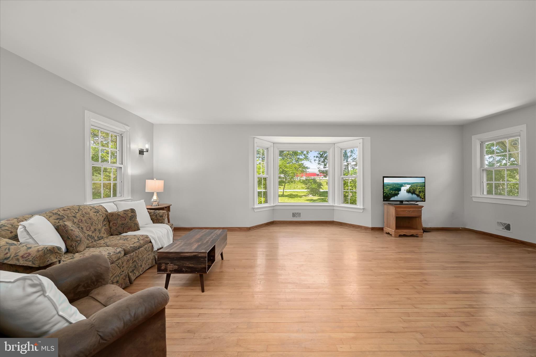 9915 Masser Road Frederick, MD 21702 - Photo 3 of 40 Living Room - Hardwood Floors