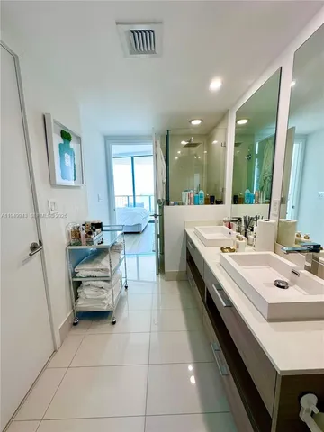 $3,950 | 1300 South Miami Avenue, Unit 4004, Miami, FL 33130