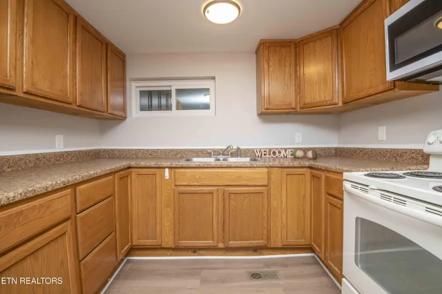 $203,900 | 143 Shubert Street, Kingston, TN 37763