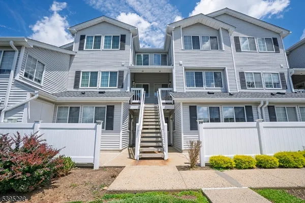 $1,900 | 29 Cheswich Court, Bedminster, NJ 07921