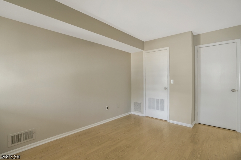 29 Cheswich Court Bedminster, NJ 07921 - Photo 8 of 11