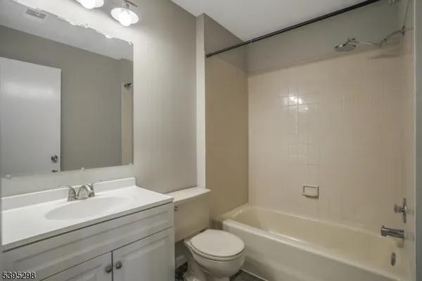 $1,900 | 29 Cheswich Court, Bedminster, NJ 07921