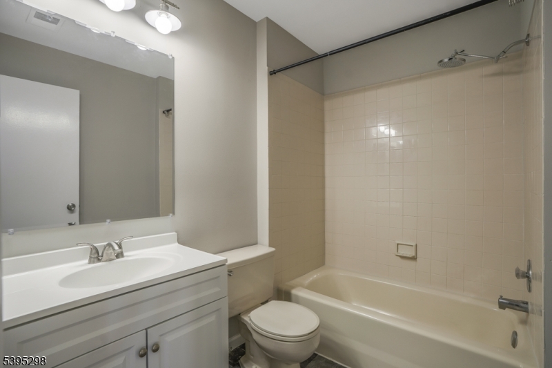 29 Cheswich Court Bedminster, NJ 07921 - Photo 9 of 11