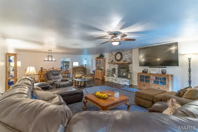 $875,000 | 2674 Highway 17, Iberia, MO 65486