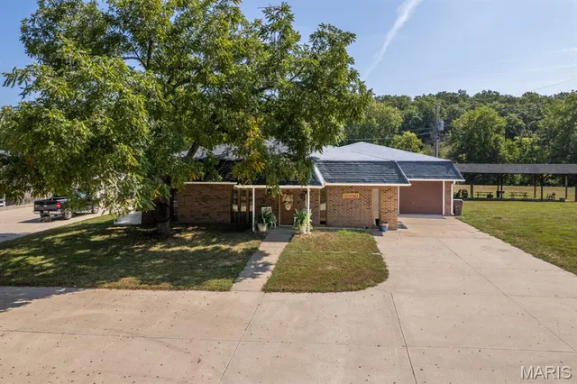 $875,000 | 2674 Highway 17, Iberia, MO 65486