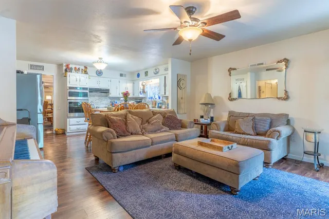 $875,000 | 2674 Highway 17, Iberia, MO 65486