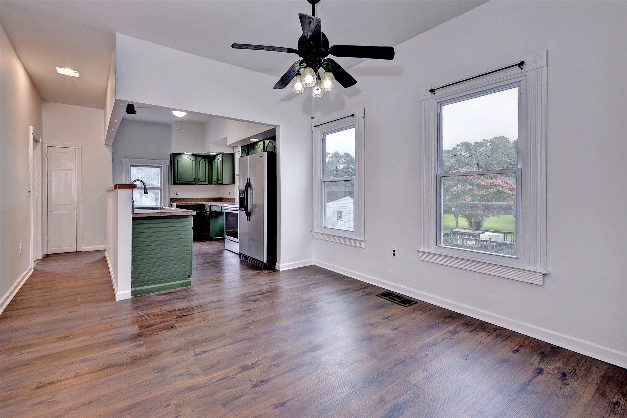 216 Beach Road Hampton, VA 23664 - Photo 10 of 38 Gallery Image 10
