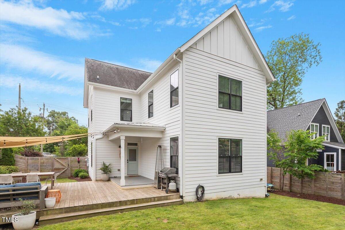 811 East Lane Street Raleigh, NC 27601 - Photo 5 of 35 a view of a yard in front of house