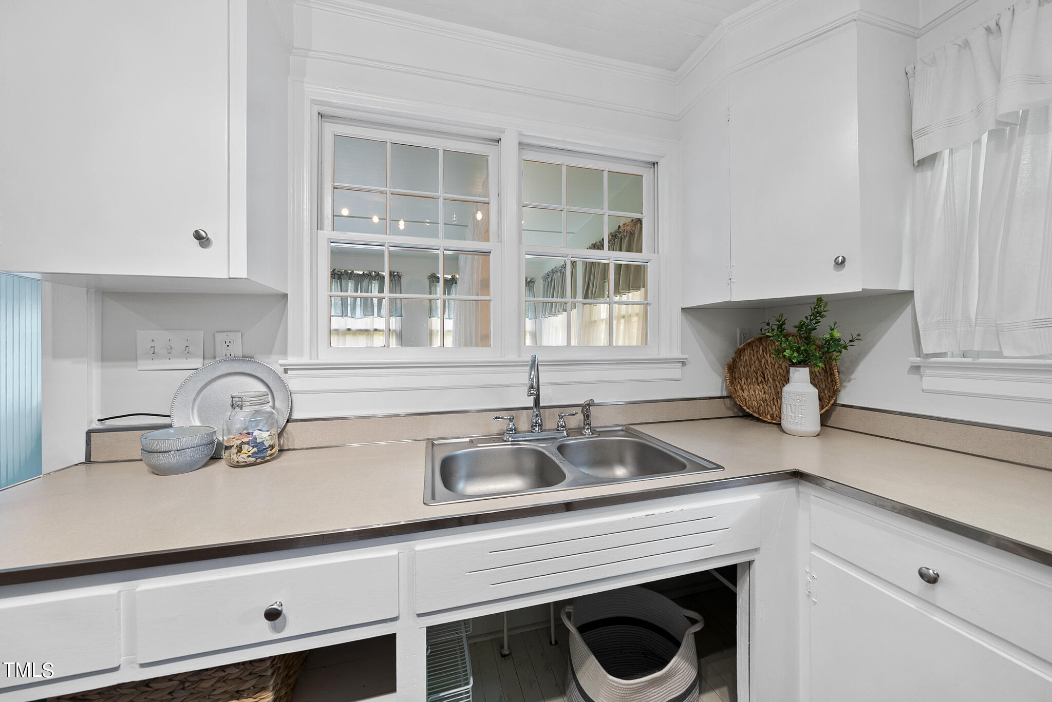 215 Pace Street Raleigh, NC 27604 - Photo 8 of 25 KITCHEN
