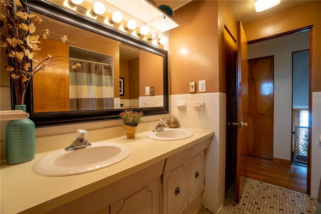 11 Gass Road Pittsburgh, PA 15229 - Photo 13 of 24