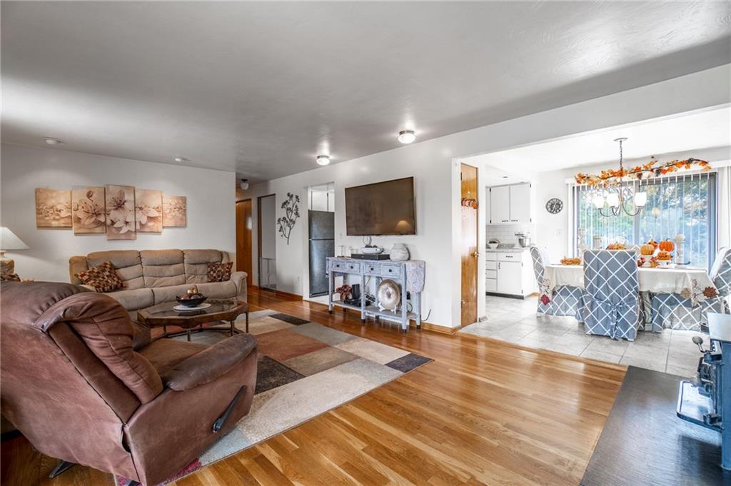 11 Gass Road Pittsburgh, PA 15229 - Photo 8 of 24