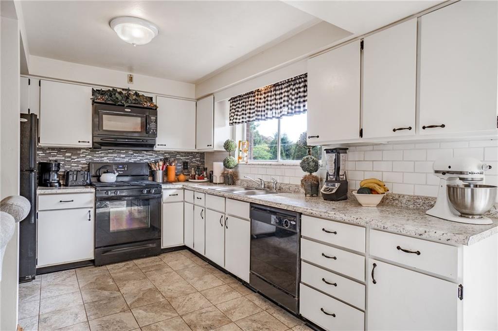 11 Gass Road Pittsburgh, PA 15229 - Photo 10 of 24