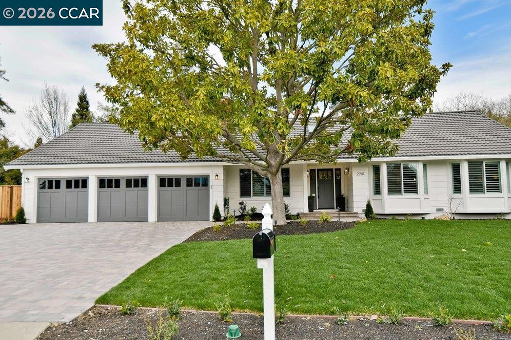 2941 Roundhill Road Alamo, CA 94507 - Photo 3 of 33