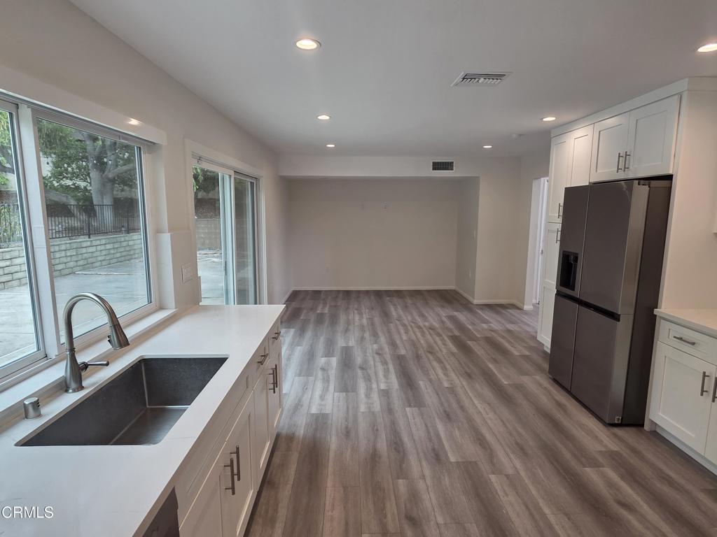 2915 Hopeton Road La Crescenta, CA 91214 - Photo 7 of 28 7 kitchen