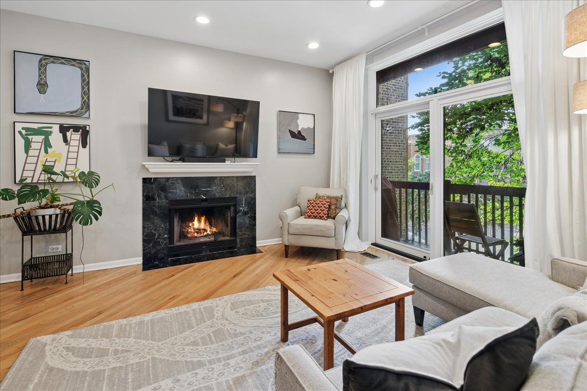 1464 West Grace Street, Unit 2F Chicago, IL 60613 - Photo 3 of 19 Gallery Image 3