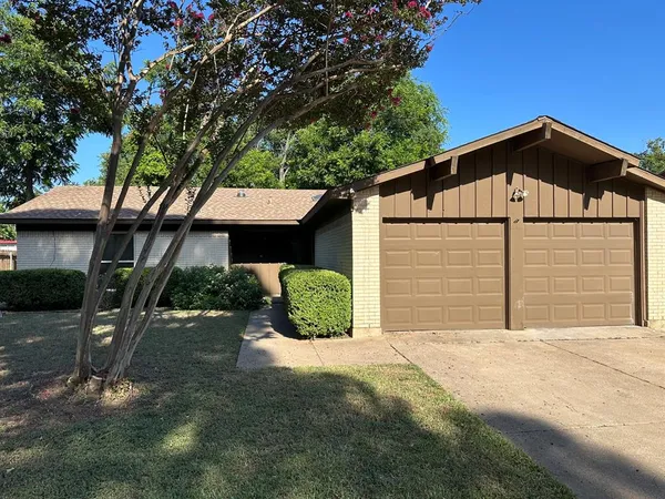 $2,075 | 1908 Kerry Drive, Arlington, TX 76013
