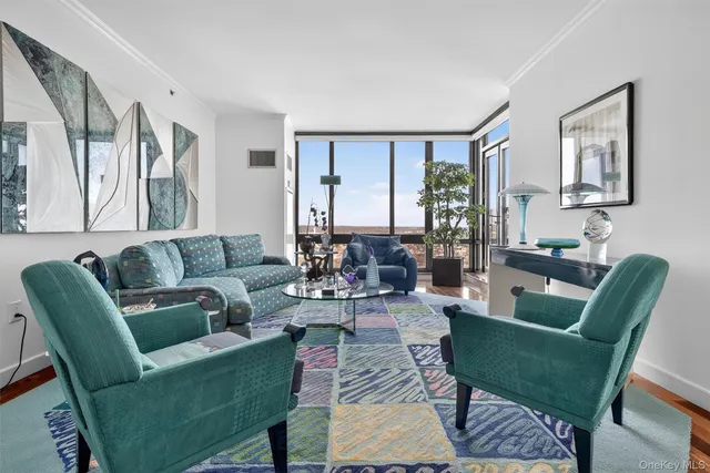 $7,800 | 10 City Place, Unit PH3H, White Plains, NY 10601