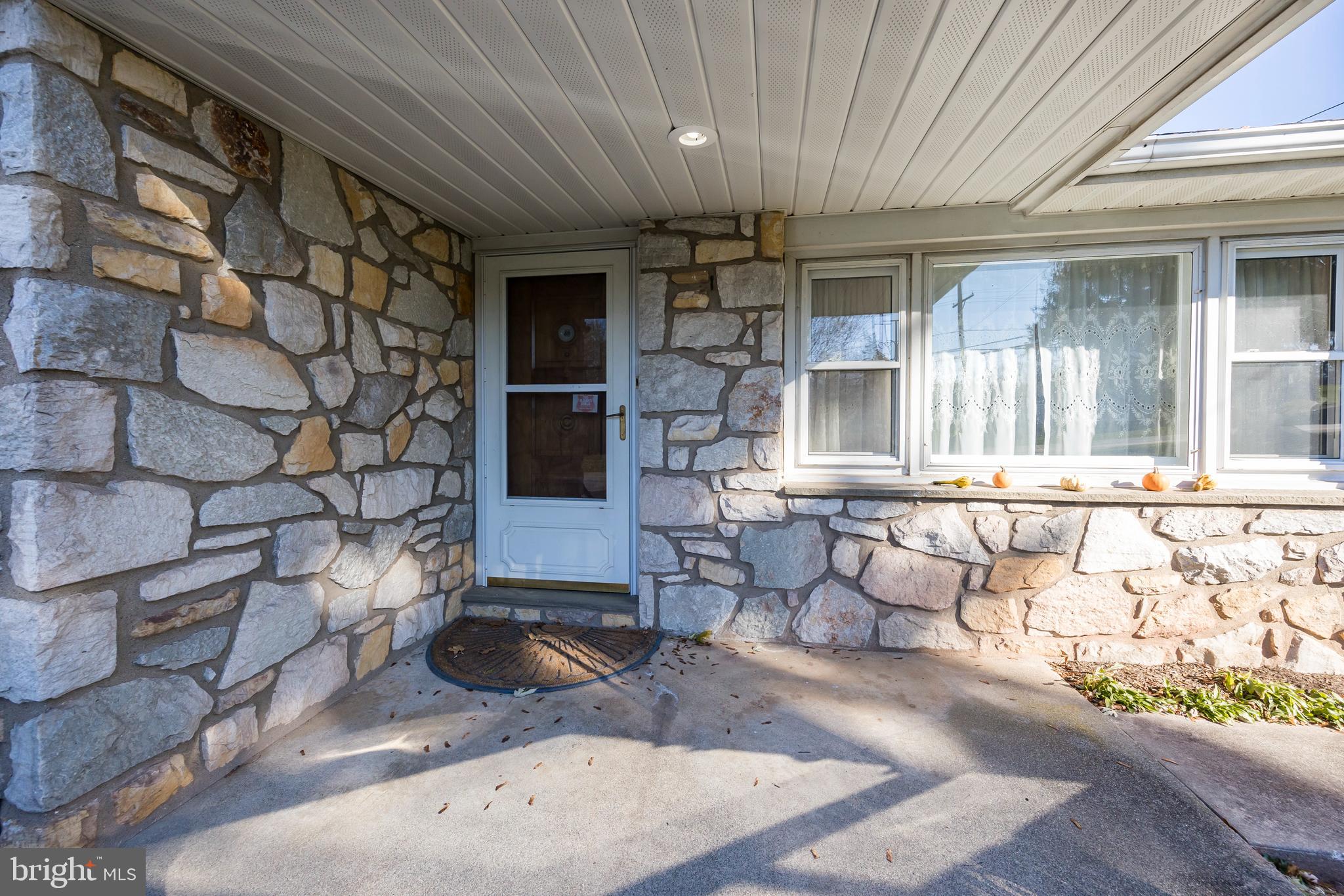 24 East 7 Stars Road Phoenixville, PA 19460 - Photo 3 of 33 Front Porch