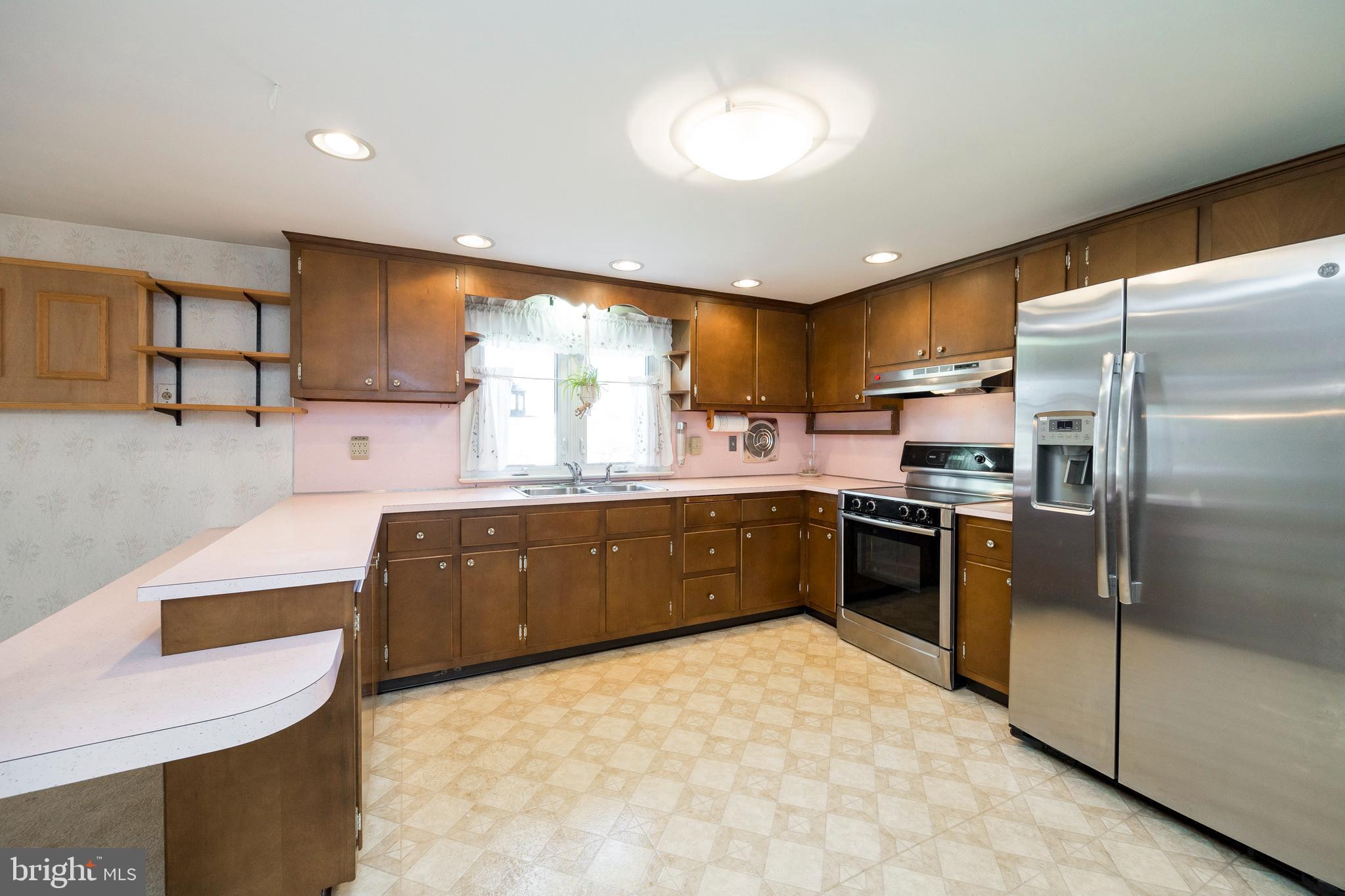 24 East 7 Stars Road Phoenixville, PA 19460 - Photo 7 of 33 Stainless-Steel Appliances