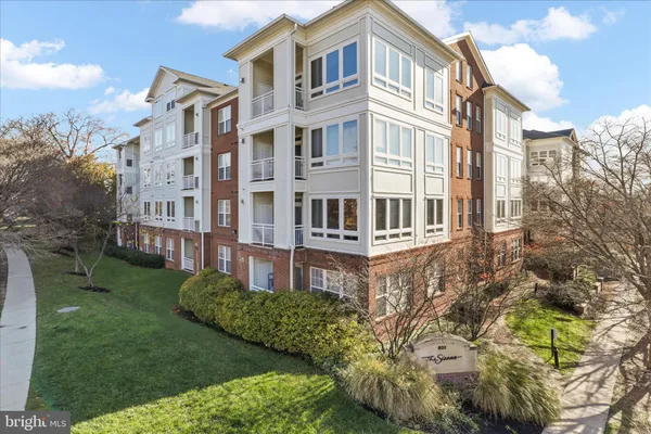 $439,900 | 801 South Greenbrier Street, Unit 103, Arlington, VA 22204