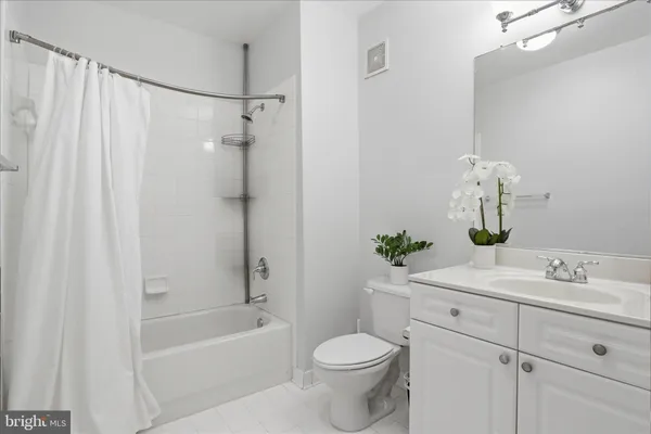 $439,900 | 801 South Greenbrier Street, Unit 103, Arlington, VA 22204