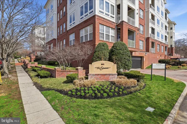 $439,900 | 801 South Greenbrier Street, Unit 103, Arlington, VA 22204