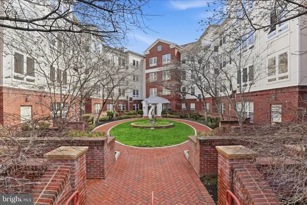 $439,900 | 801 South Greenbrier Street, Unit 103, Arlington, VA 22204