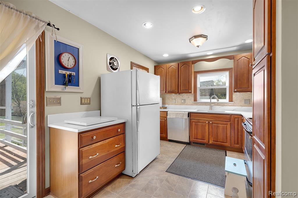 22827 Meridian Road Grosse Ile, MI 48138 - Photo 27 of 44