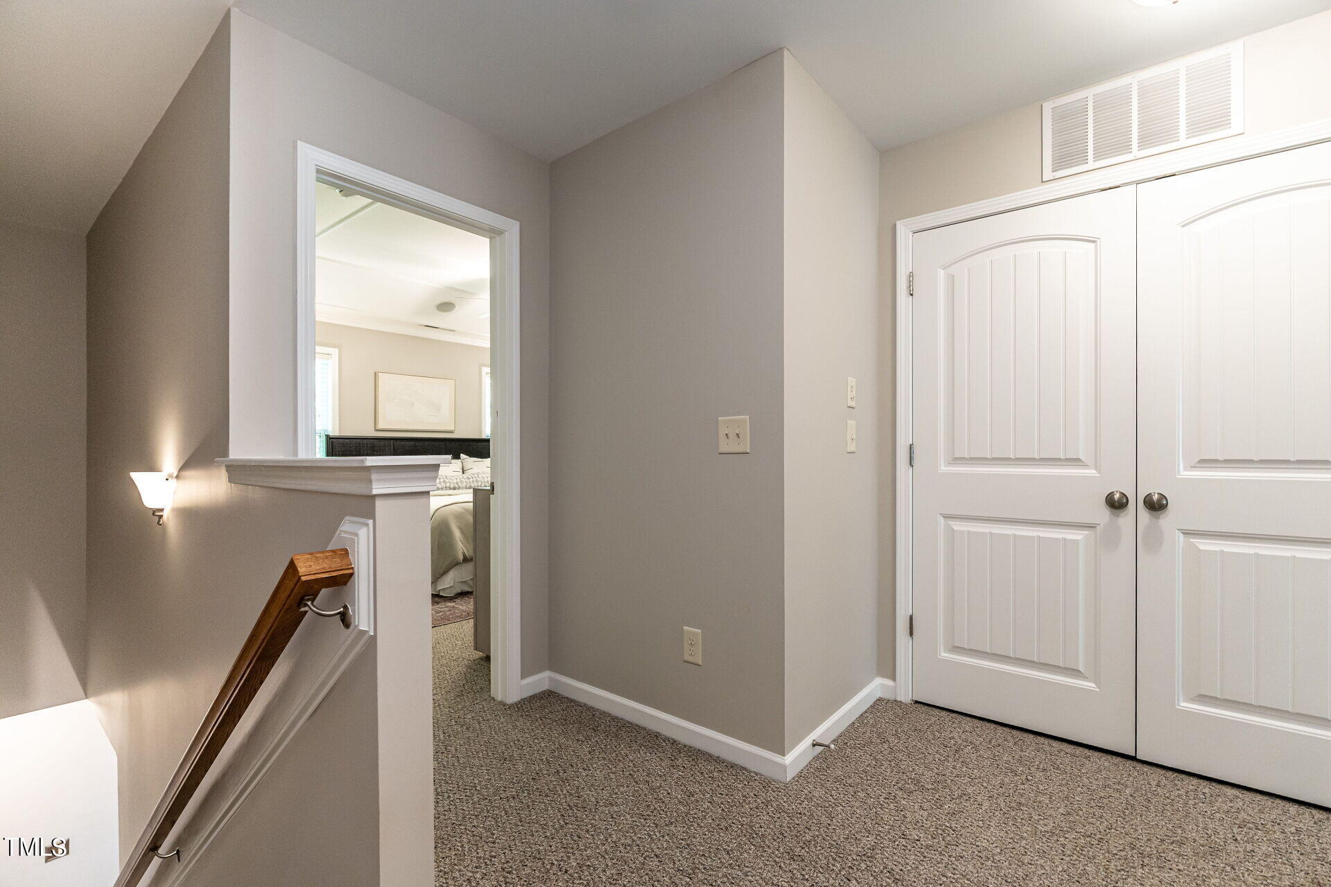 1233 Silver Beach Way Raleigh, NC 27606 - Photo 11 of 26 virtual-tour-135737-photo-17144226579463