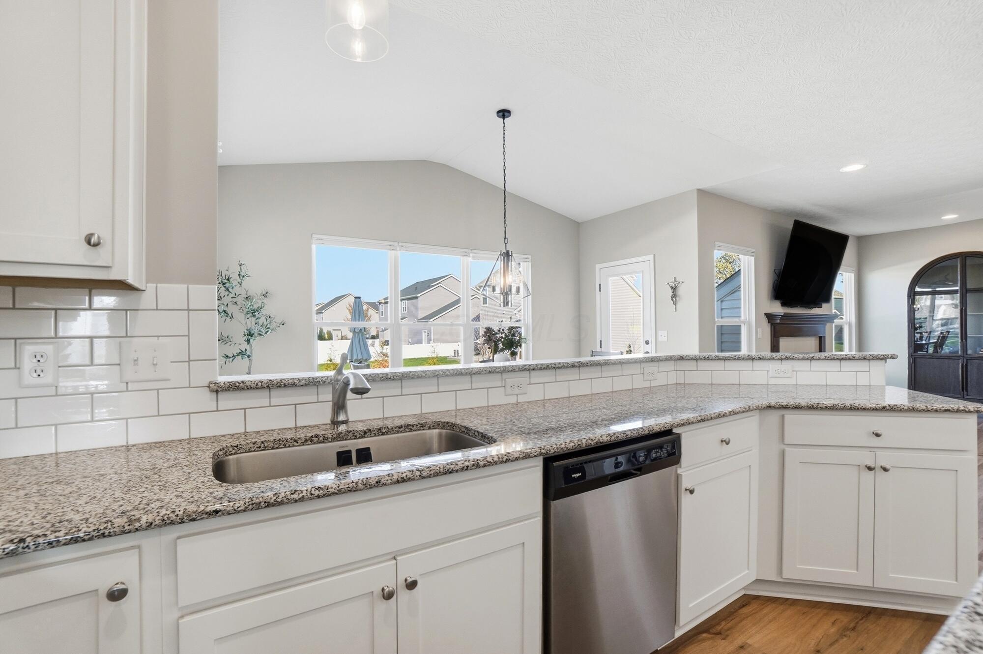 547 Pagoda Loop Delaware, OH 43015 - Photo 3 of 42 Kitchen