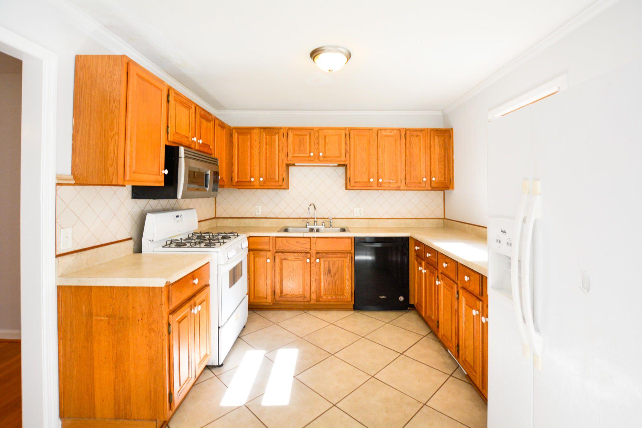 1303 Camp Road Charleston, SC 29412 - Photo 5 of 16 20211104144614322193000000-o