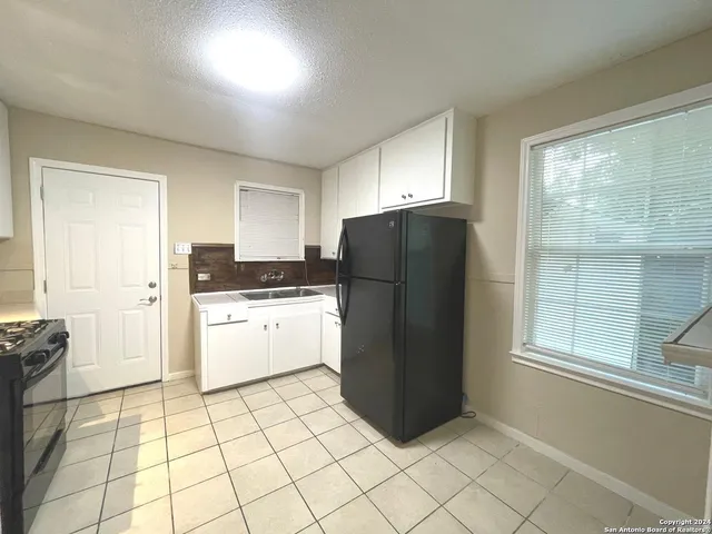 $1,300 | 128 Vanderbilt Street, San Antonio, TX 78210
