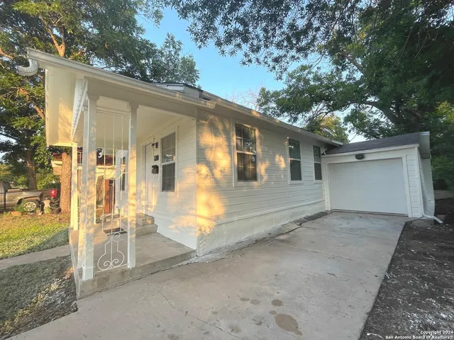 $1,300 | 128 Vanderbilt Street, San Antonio, TX 78210
