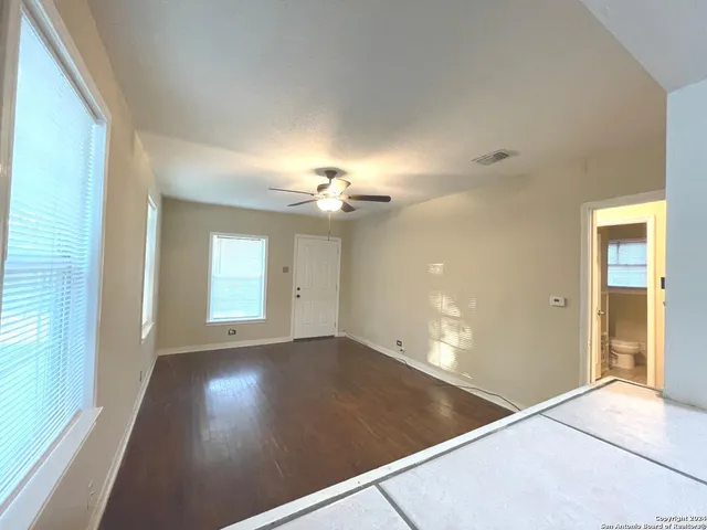 $1,300 | 128 Vanderbilt Street, San Antonio, TX 78210