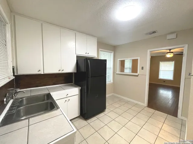 $1,300 | 128 Vanderbilt Street, San Antonio, TX 78210