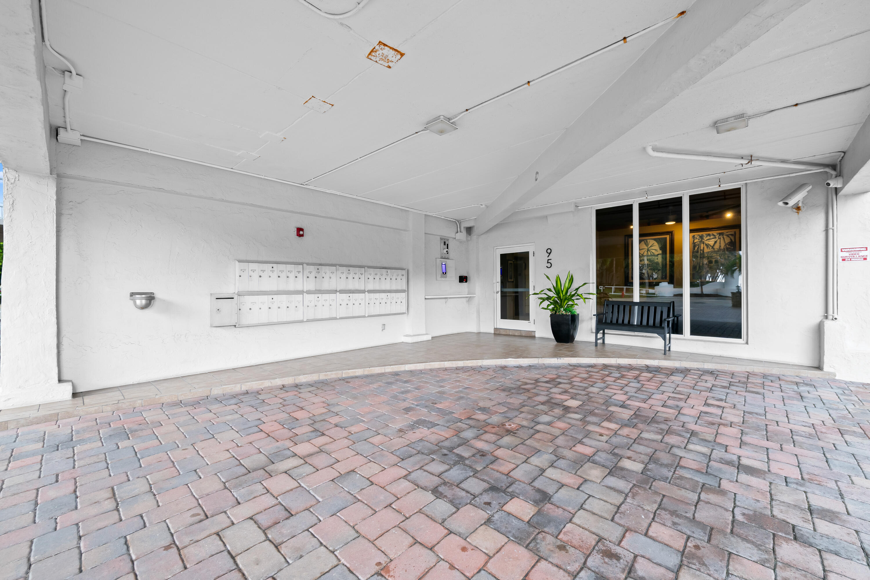 95 North Birch Road, Unit 304 Fort Lauderdale, FL 33304 - Photo 19 of 35 DSC_1572