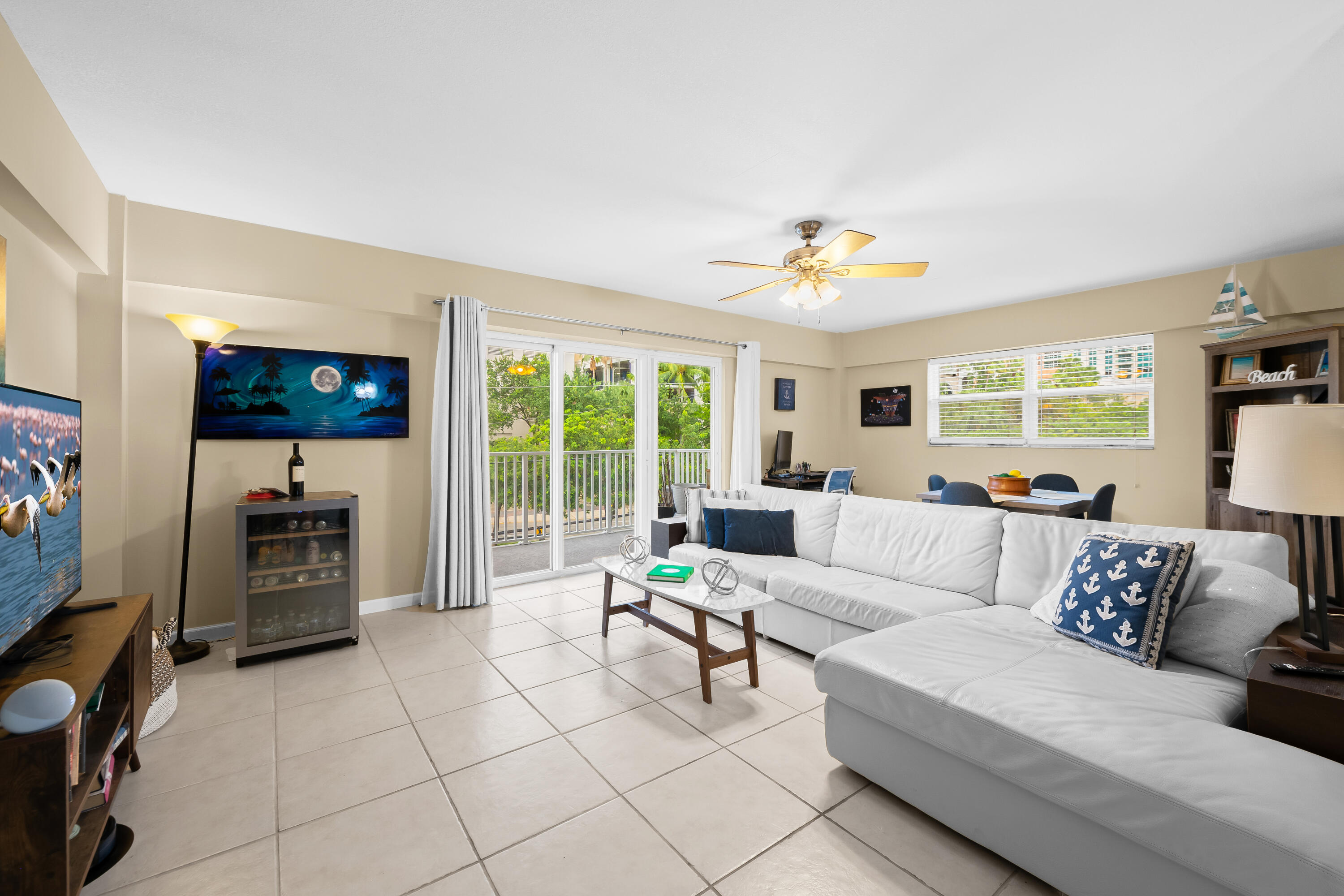95 North Birch Road, Unit 304 Fort Lauderdale, FL 33304 - Photo 4 of 35 DSC_1509