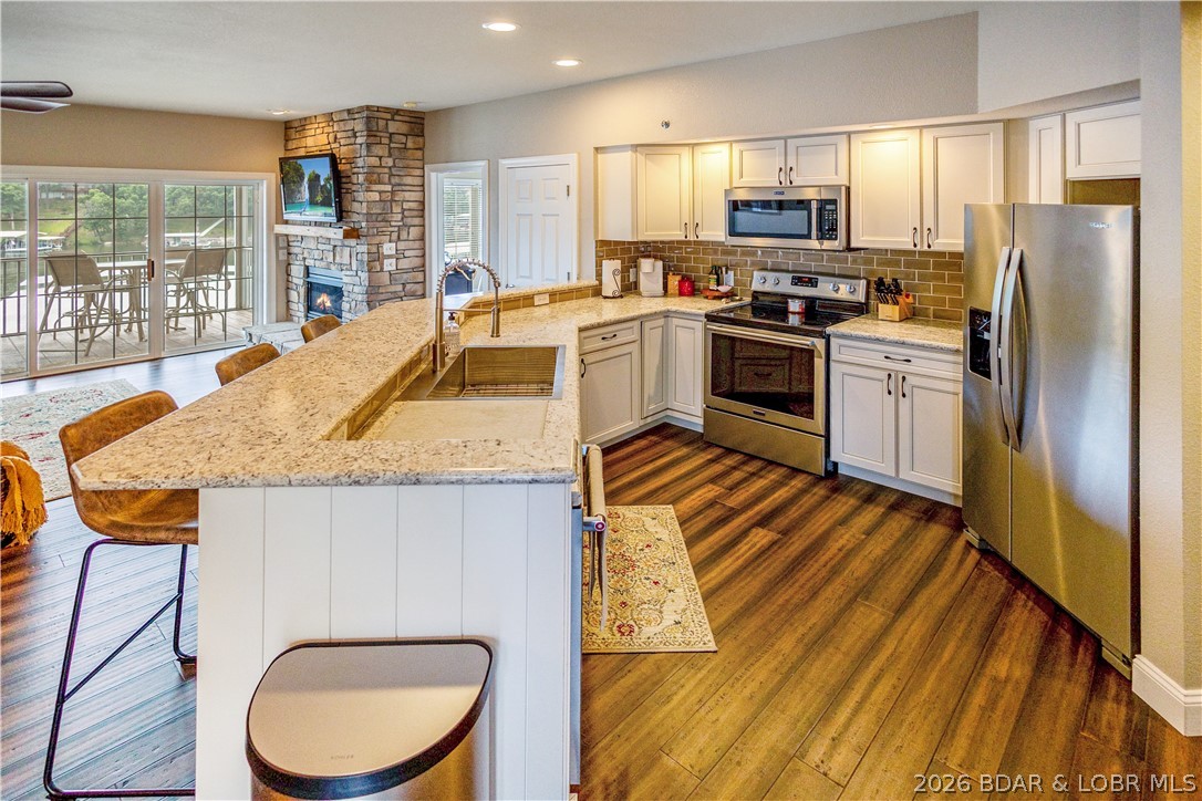 68 Lighthouse Road, Unit 121 Lake Ozark, MO 65049 - Photo 2 of 30 Kitchen.