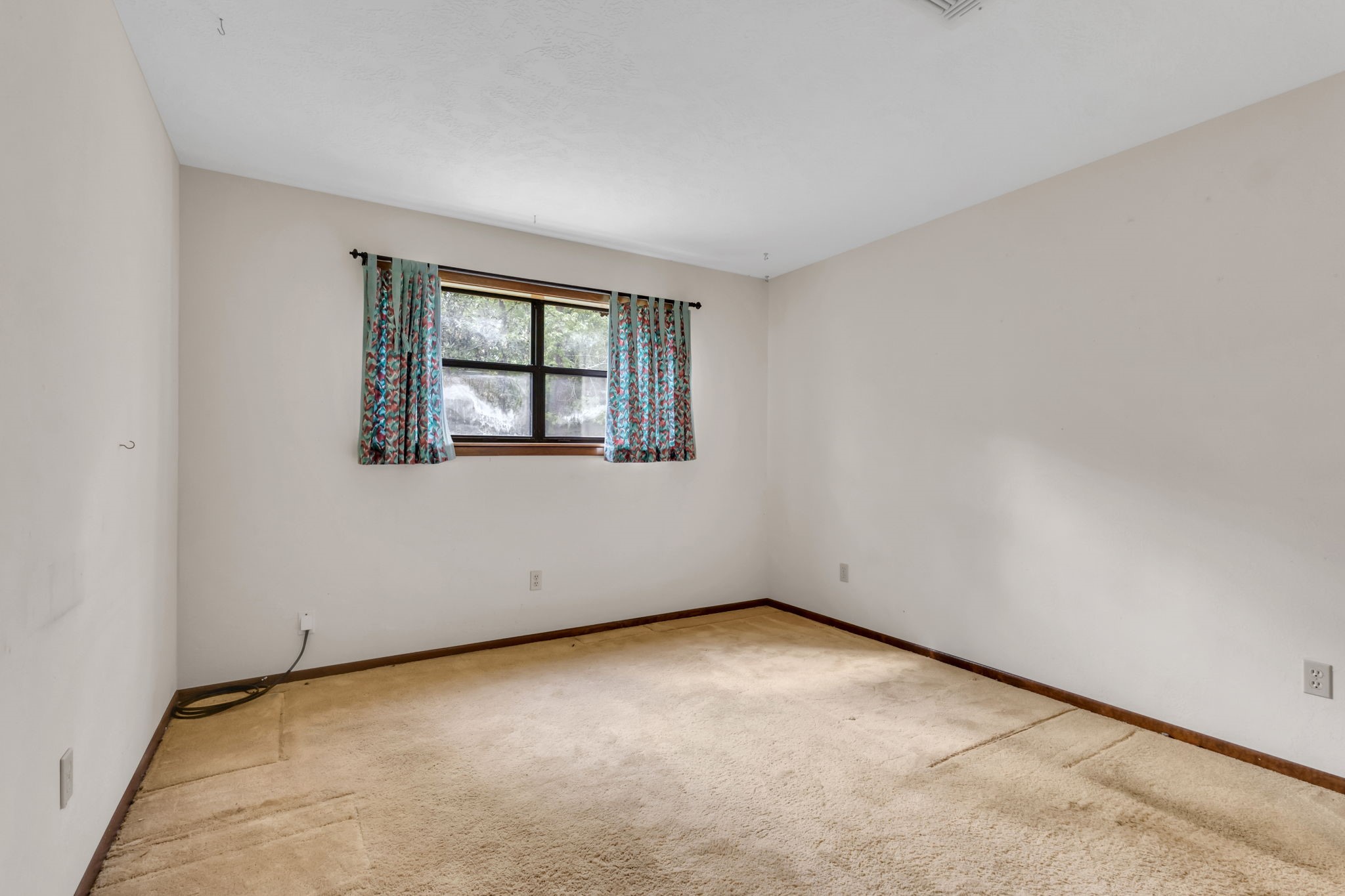 222 County Road 3085 Colmesneil, TX 75938 - Photo 16 of 50 an empty room with a window