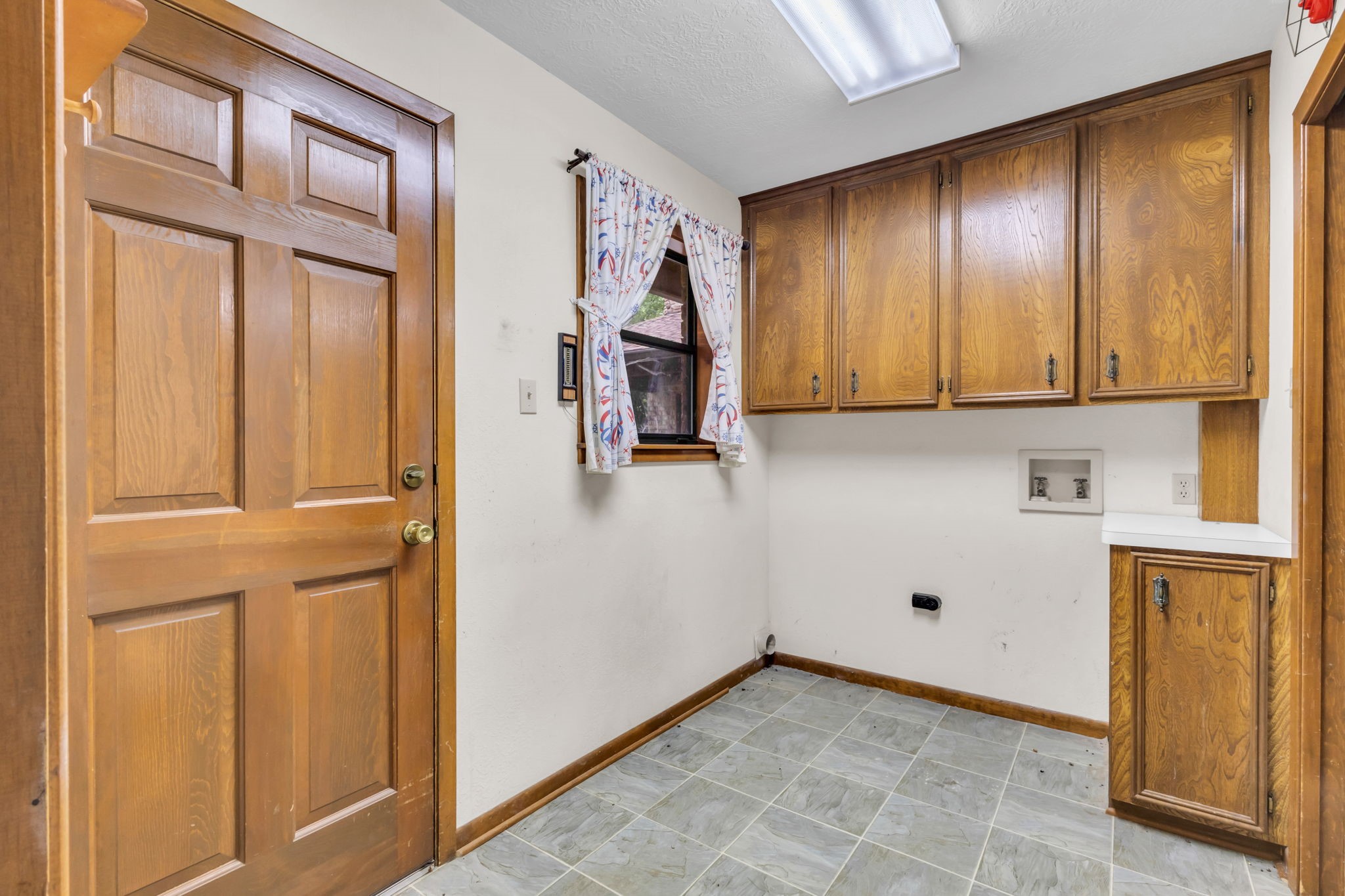 222 County Road 3085 Colmesneil, TX 75938 - Photo 36 of 50 a view of an entryway with wooden floor