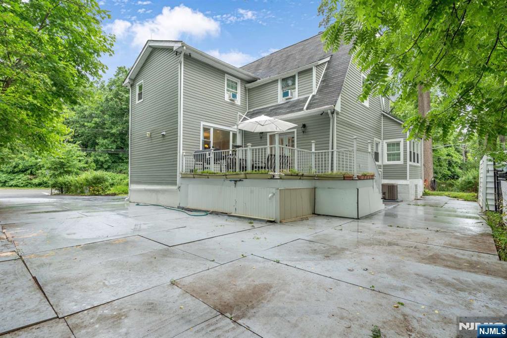 234 Liberty Road Teaneck, NJ 07666 - Photo 3 of 25