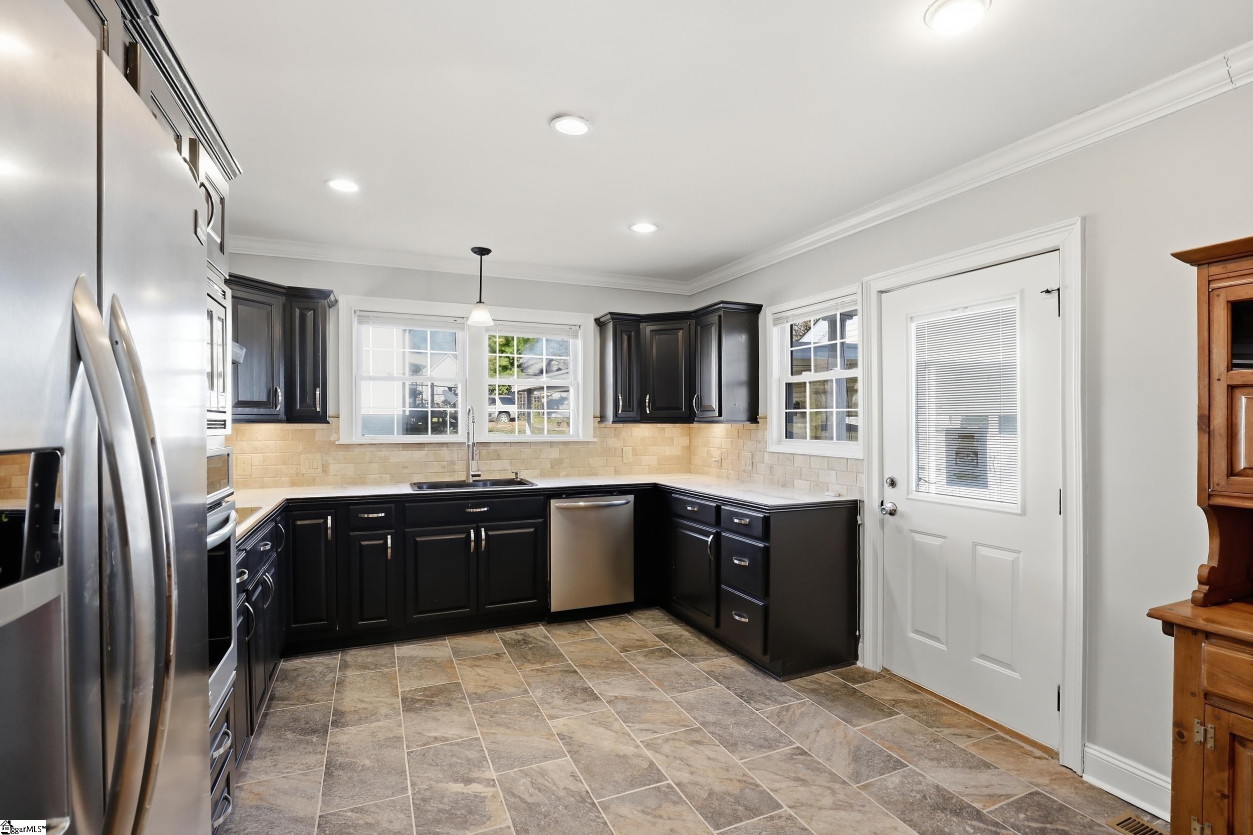 304 East 2nd Avenue Easley, SC 29640 - Photo 11 of 37