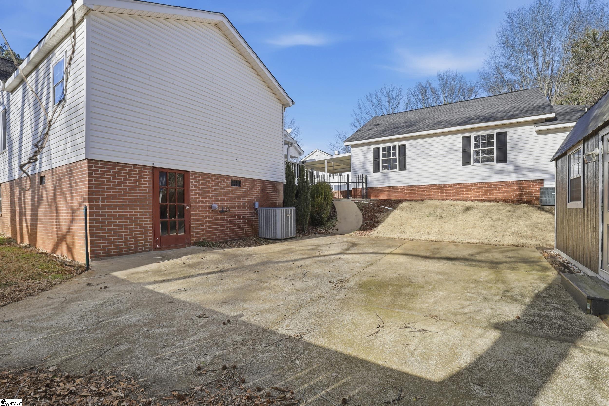 304 East 2nd Avenue Easley, SC 29640 - Photo 30 of 37